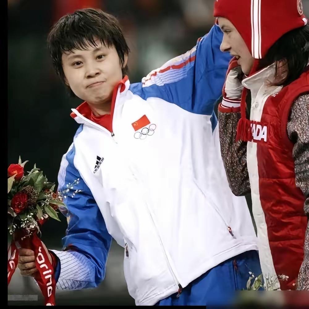 王濛的公司，有个奇怪的规矩：不社招，不要高材生。她只招一种人：退役运动员。她不找