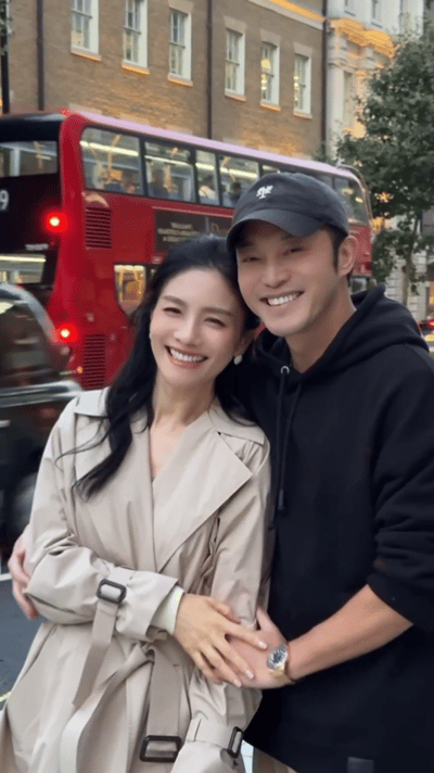 沙溢胡可好甜蜜果然真夫妻就是好嗑,沙溢瘦了之后,和胡可在一起真的好配,军艺校草果