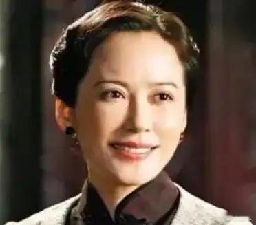 当年进行宋美龄角色选拔时,俞飞鸿在第一轮就被淘汰了,原因是欠缺江南小女人应有