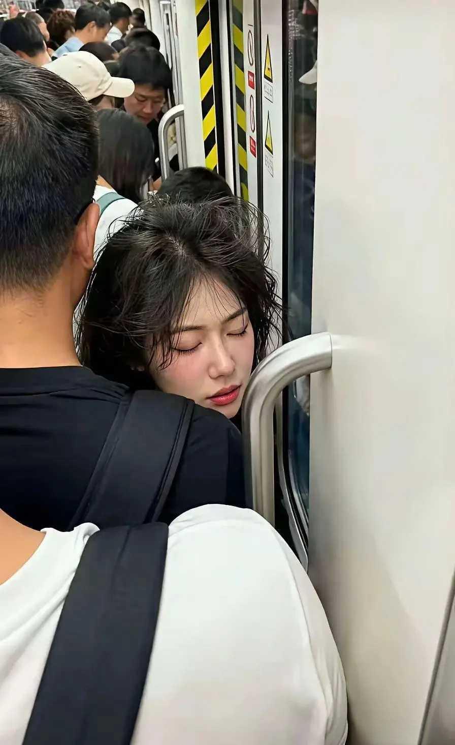 搞的我都不想上班了，就想在路上[比心]