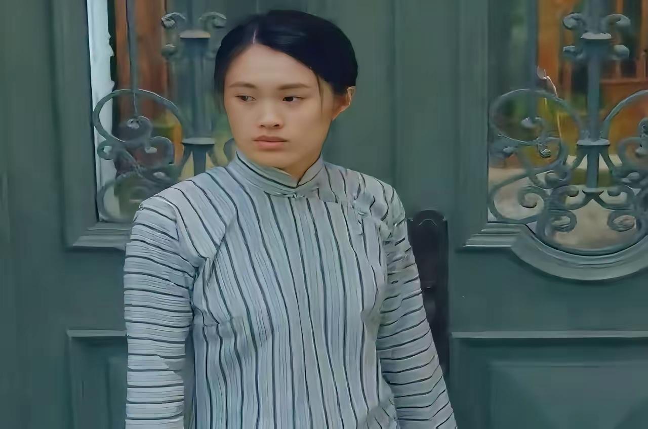 追剧《沉默的荣耀》看了昨晚的剧情，感到吴石家佣人阿兜的有情有义，也感到吴石一家的