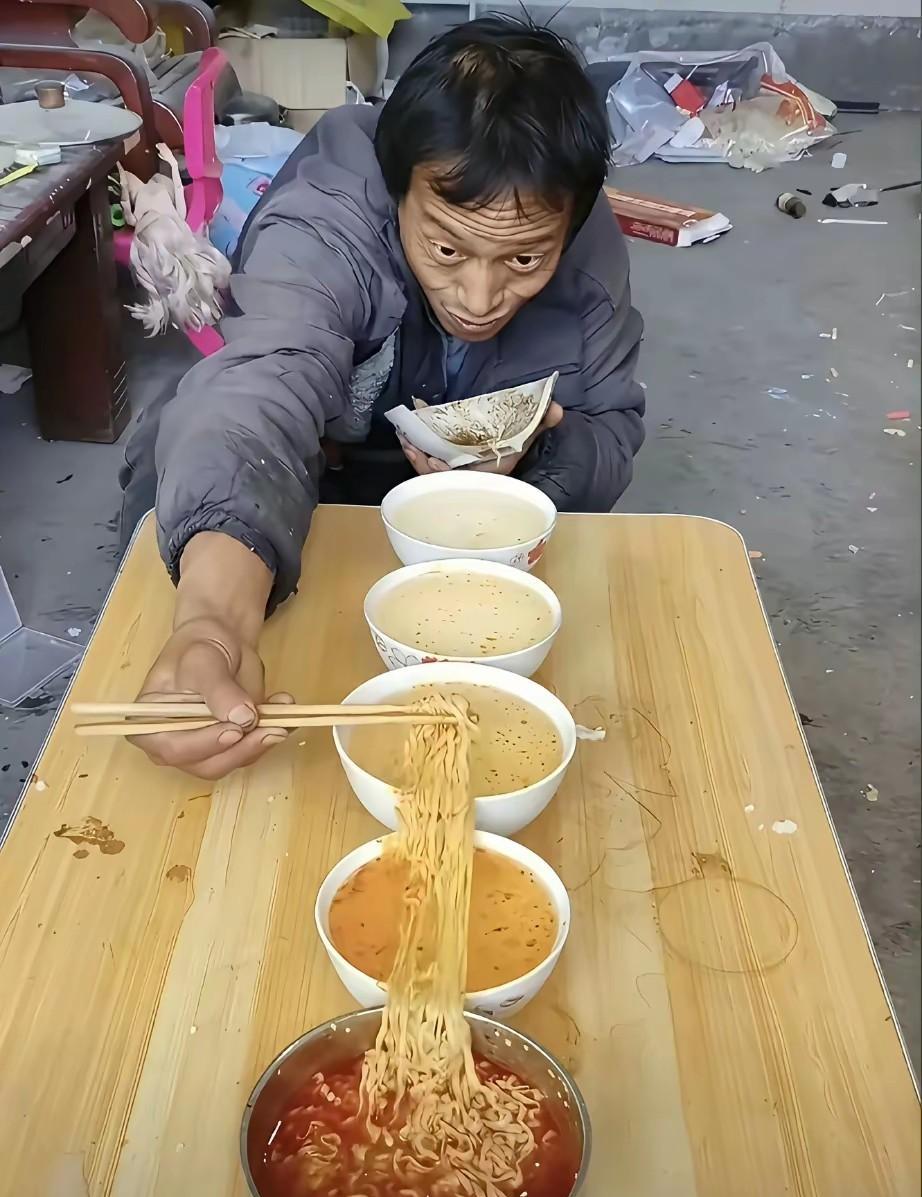 大哥这种吃法酸甜苦辣都尝到了，真是个不错的想法。