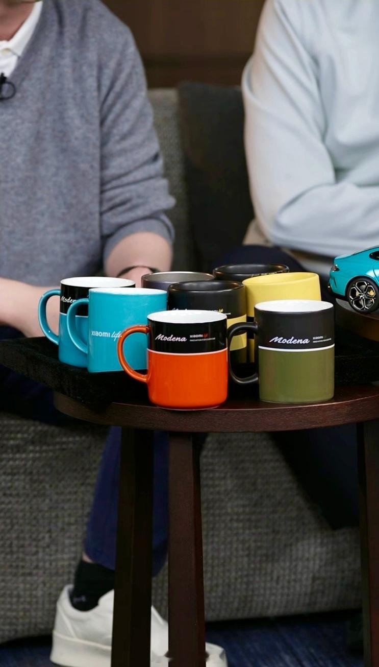 雷军昨晚回应被问“为啥一个杯子要开15次会”，他挺认真地说：别看是个小杯子，真想