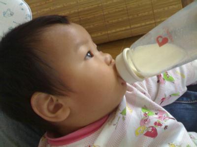 母乳喂养: 让宝宝吃饱有诀窍