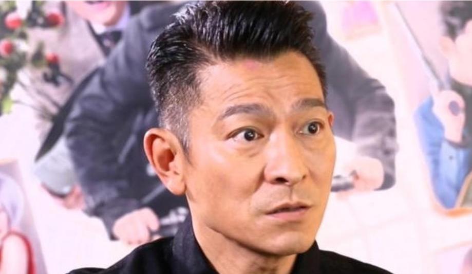 当年，刘德华告四川一家“刘德华板鸭店”侵权，没想到，老板直接怒斥：“又不是你一个