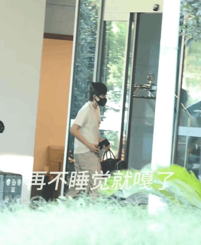 网友：头哥还真有小脾气啦？这是要值钱一回？不回北京直接飞新疆[笑着哭]网友：包子