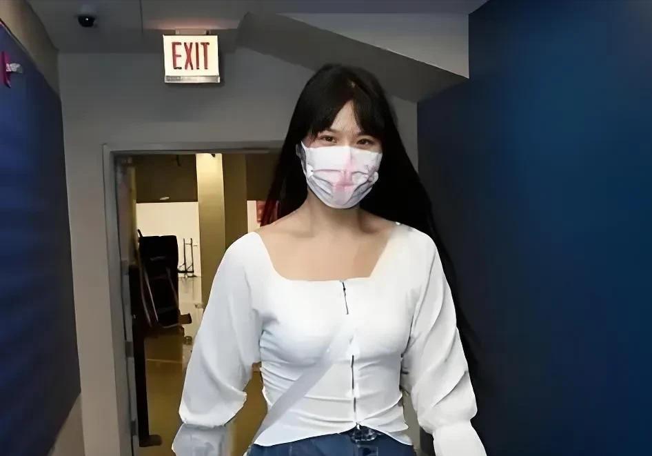 现在装都不装了，把李月汝完全放在饮水机了，真让人心寒啊。原本在李月汝没有入队之