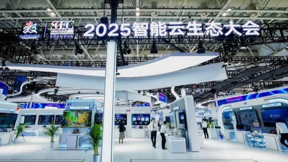 如何破解AI加速发展难题?中国电信给出“五位一体”答案