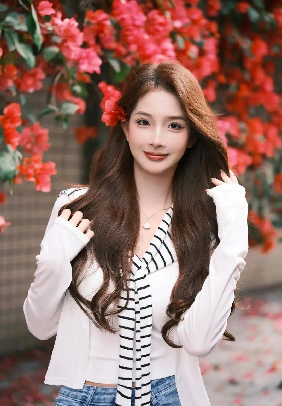 不用追求热闹的陪伴，哪怕是和一个人好好说说话、养一盆需要照料的小植物、做一件能沉