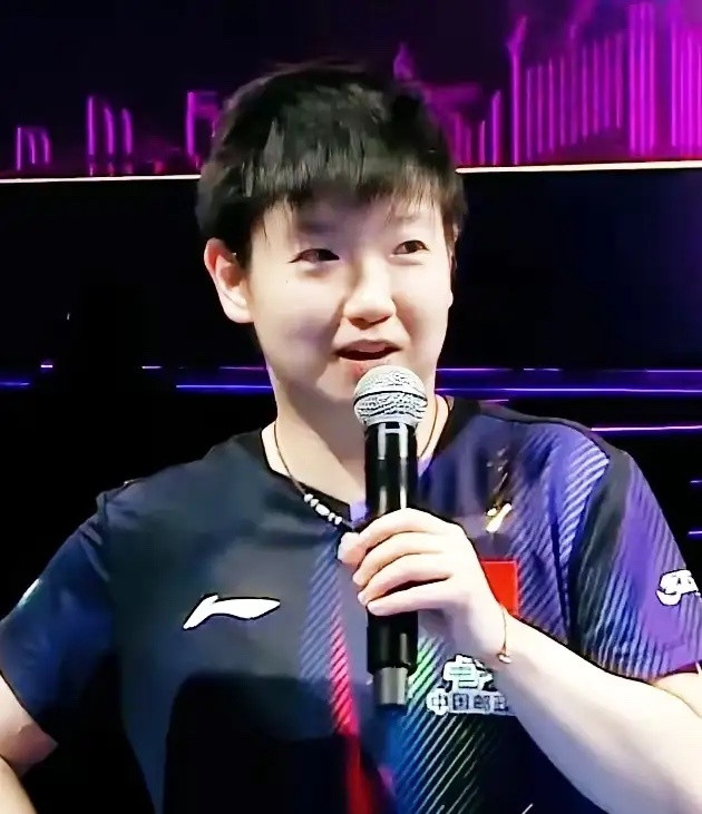 孙颖莎荣膺世界杯三连冠，赛后她直言夺冠过程远比分更惊心动魄。面对“冠军中的冠军”