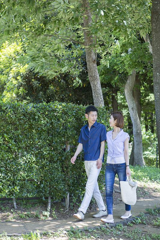我的运动日常十分丰富。每天先跳绳1000个，跳绳堪称宝藏运动，有“燃脂杀手”之称