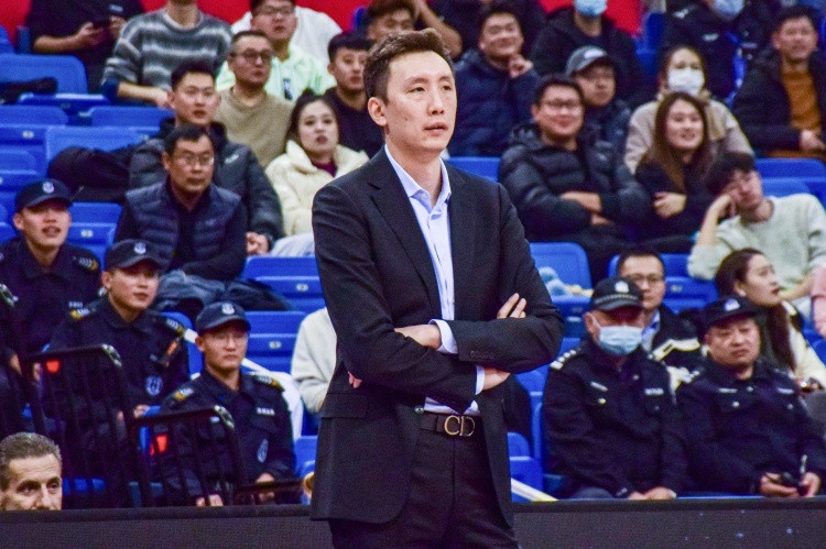 江苏主帅: 缺外援确实影响很大 光有庞峥麟不够 对手也会更针对他