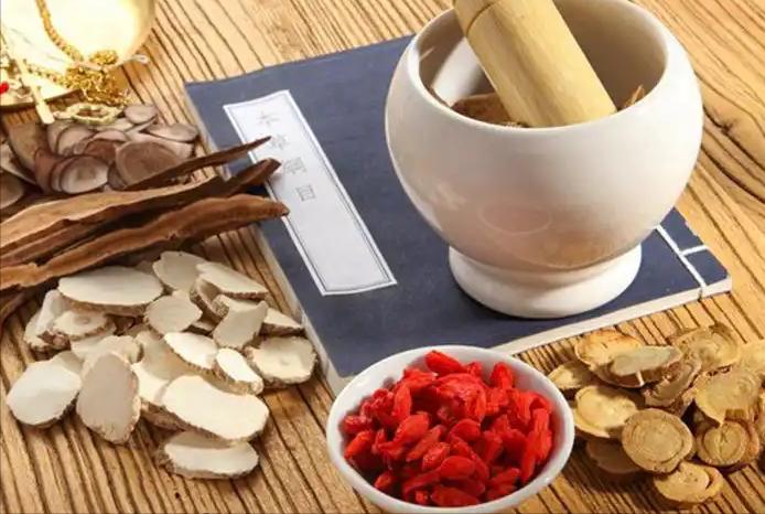 血糖升高为啥容易口干？最近很多血糖高的朋友问我，为什么总是会口干