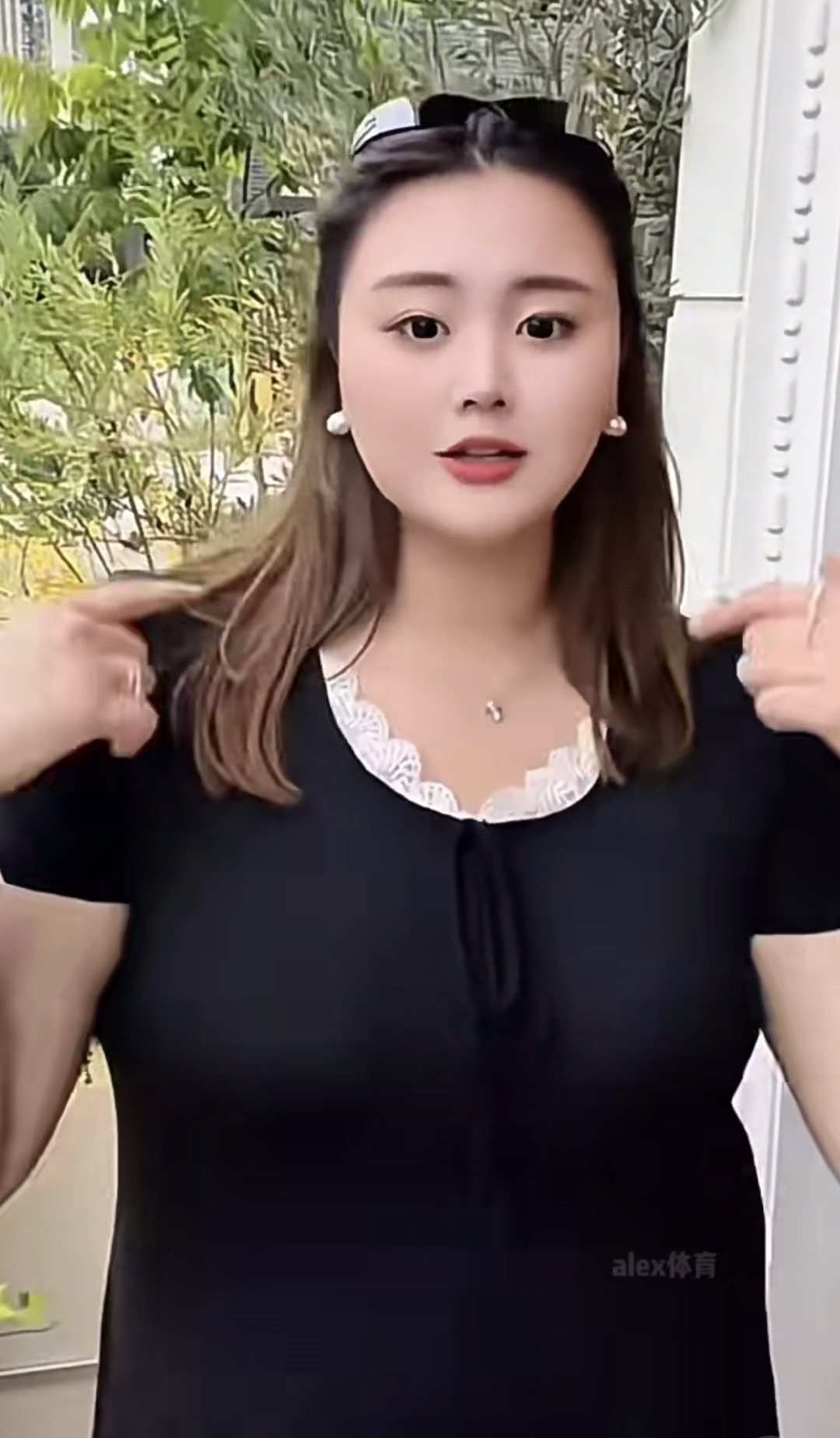 谁能想到啊？那个在国际赛场上把对手内线撞得人仰马翻的“女版奥尼尔”刘禹彤。14岁之前，竟然是个天天穿