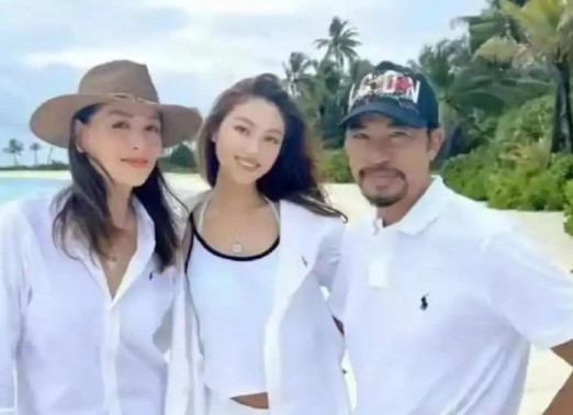 演员任达华一生只有一段感情，因喜欢丁克，50岁看到女儿时满脸笑容，如今女儿21岁
