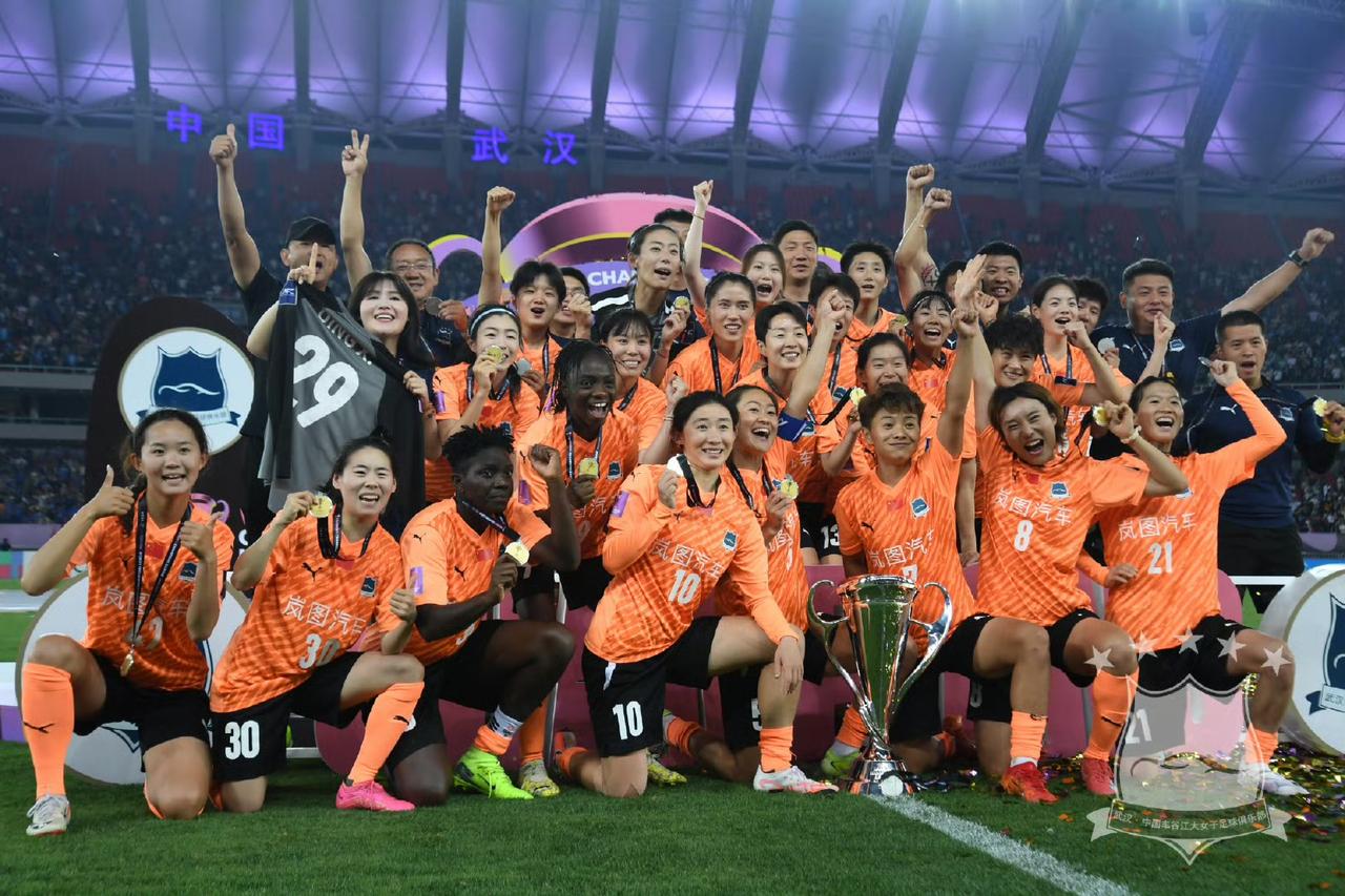 双料亚洲冠军30岁的王霜2022年女足亚洲杯冠军，4次出场打进5球3助攻