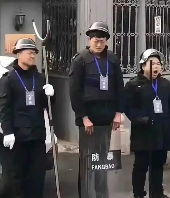 我家小区终于换保安了，看上去不便宜。