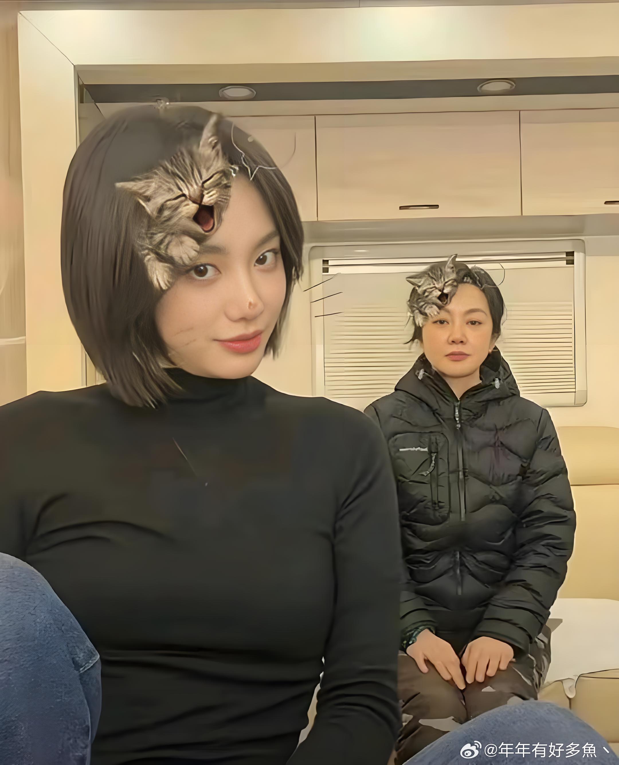 闫妮跟她姑娘，她姑娘老好看了。