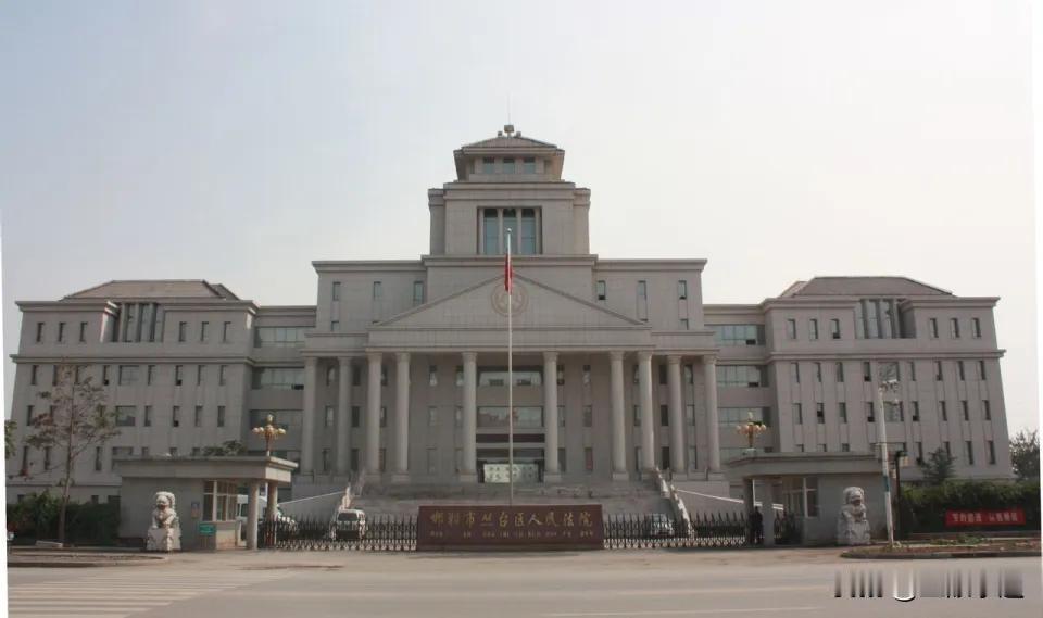 执行局局长言语失当事件：公权力不容轻薄戏谑一段现场录音流传网络，某地法院执