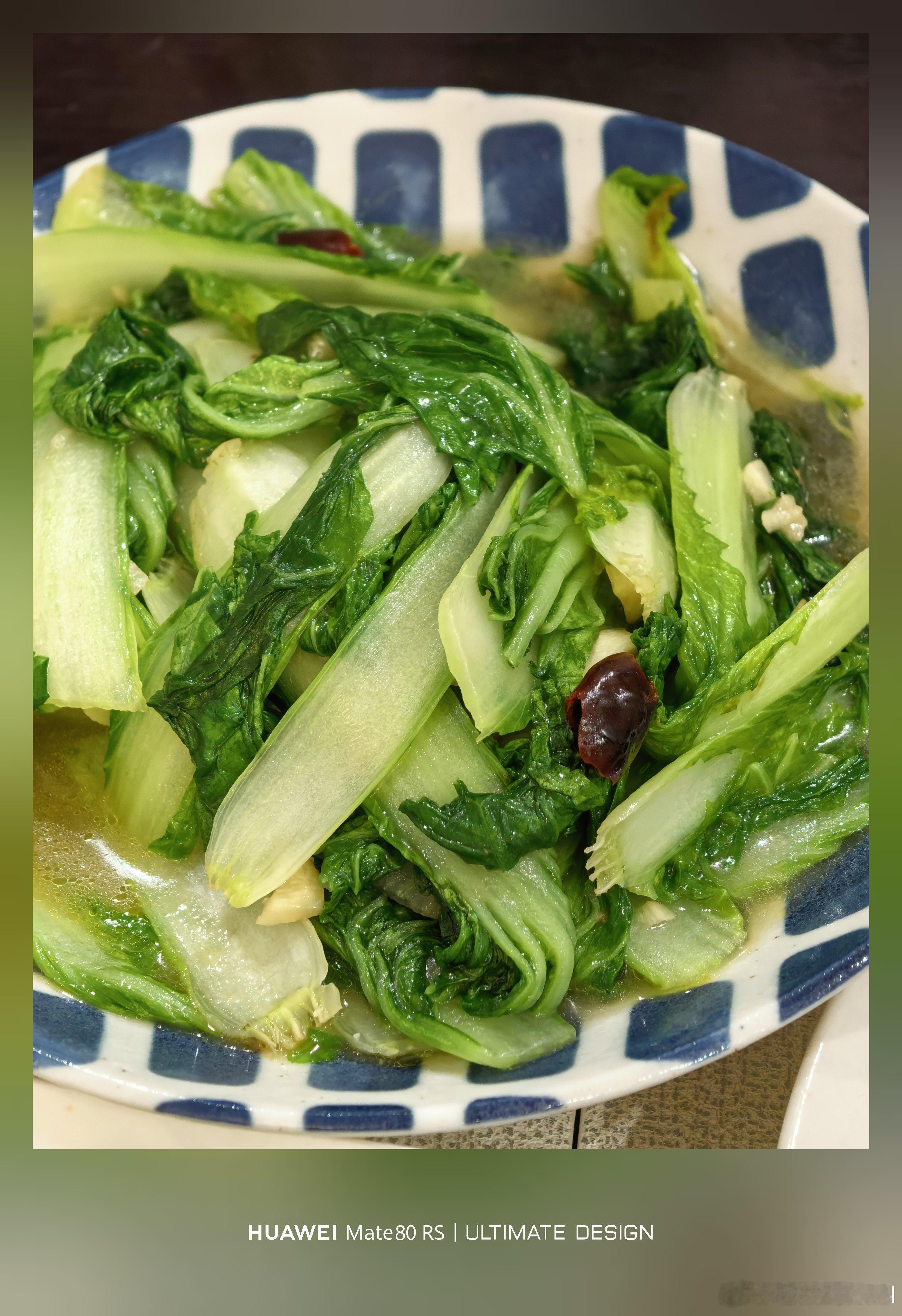 阿姨做的晚餐：蒜苔牛肉丝、油焖虾，清炒小白菜～好吃，光盘了