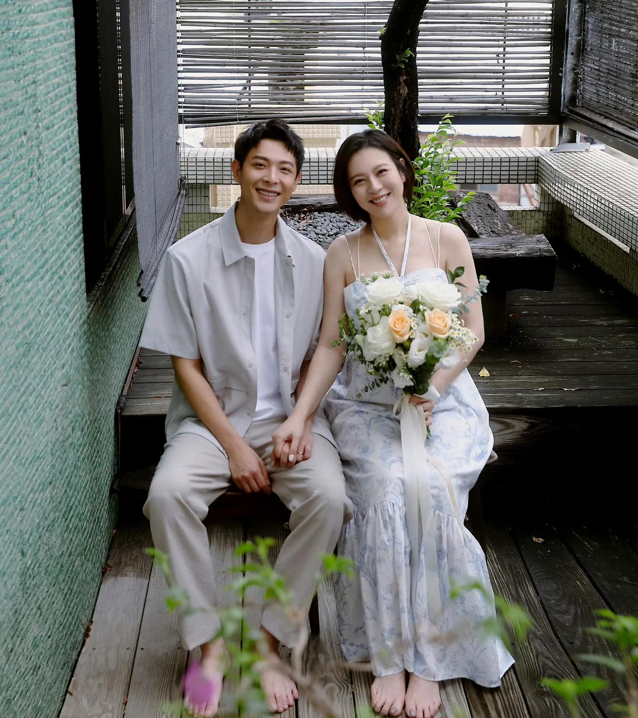 又一位童年偶像怀孕、结婚了，又一对姐弟恋，看样子都怀孕超过3个月了，这微胖的身材