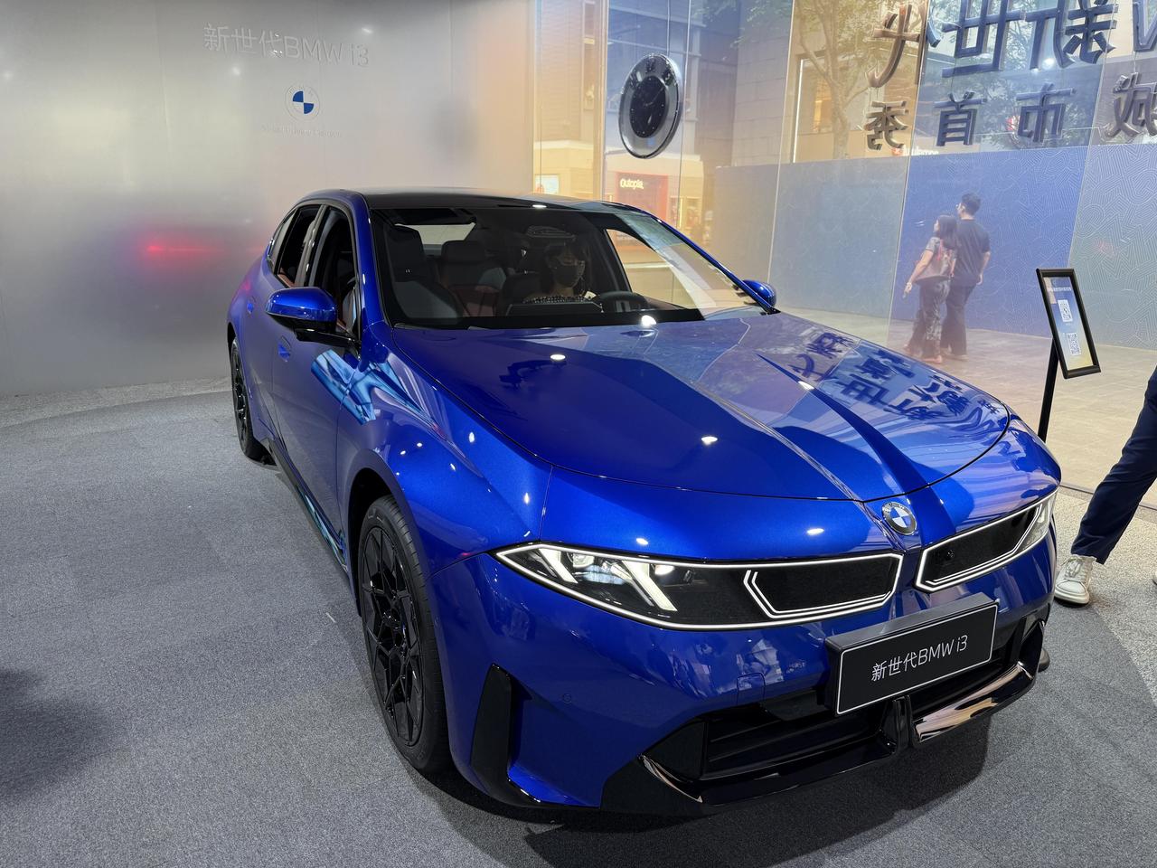 新世代BMWi3到店，宝马电动化新牌打得如何？传统豪华转新能源，宝马在BBA