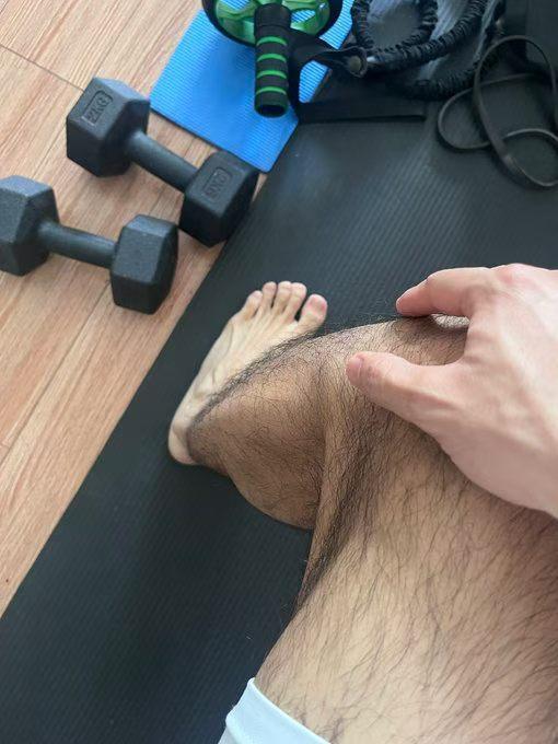 好久没锻炼了，炼完真累，泡个热水澡真的舒服！天热了要漏出肌肉，不想看到自己身体上