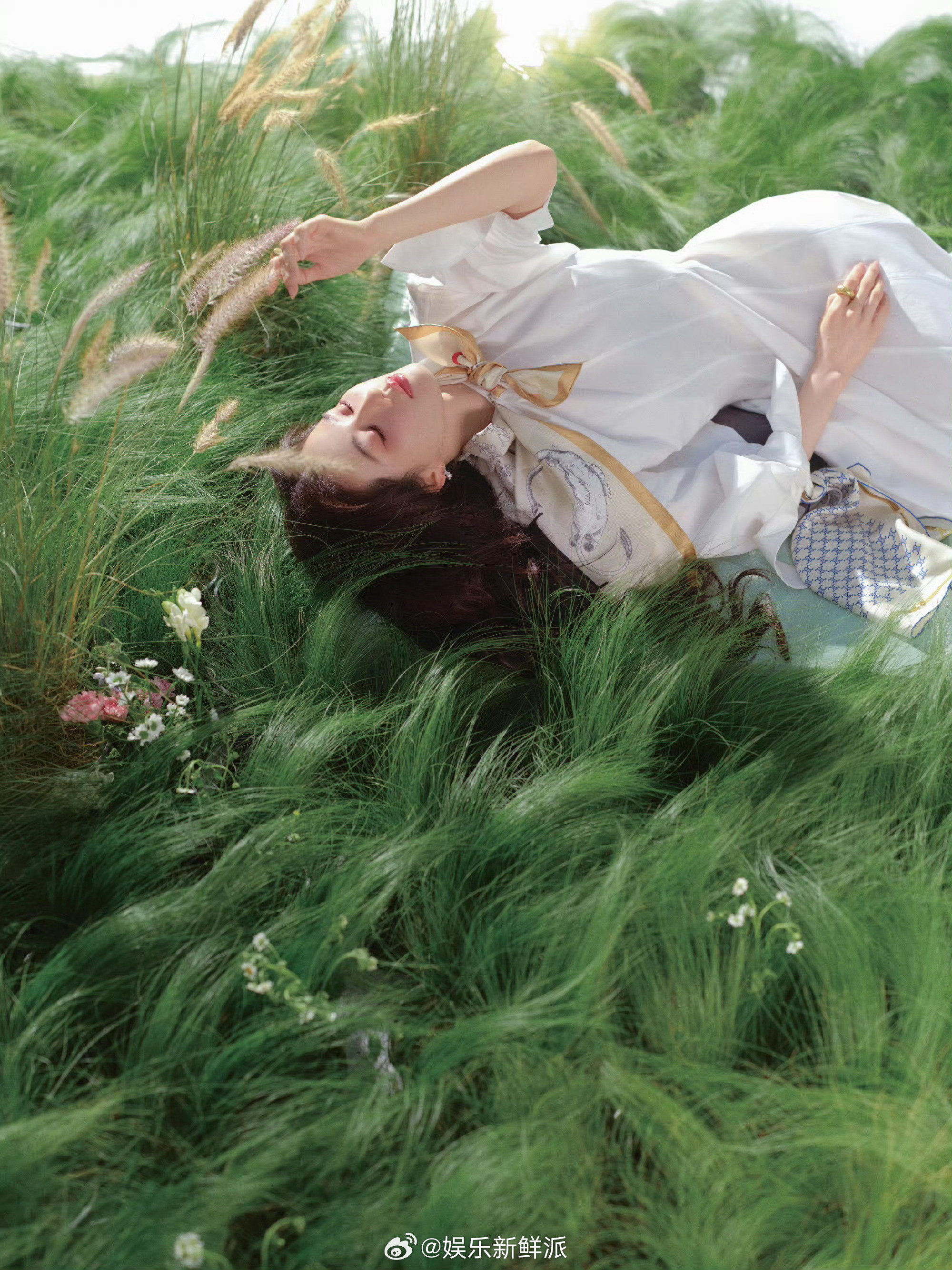 派酱安利刘诗诗39岁捧花照39岁这个状态是认真的吗！！手捧繁花笑眼弯弯，温柔