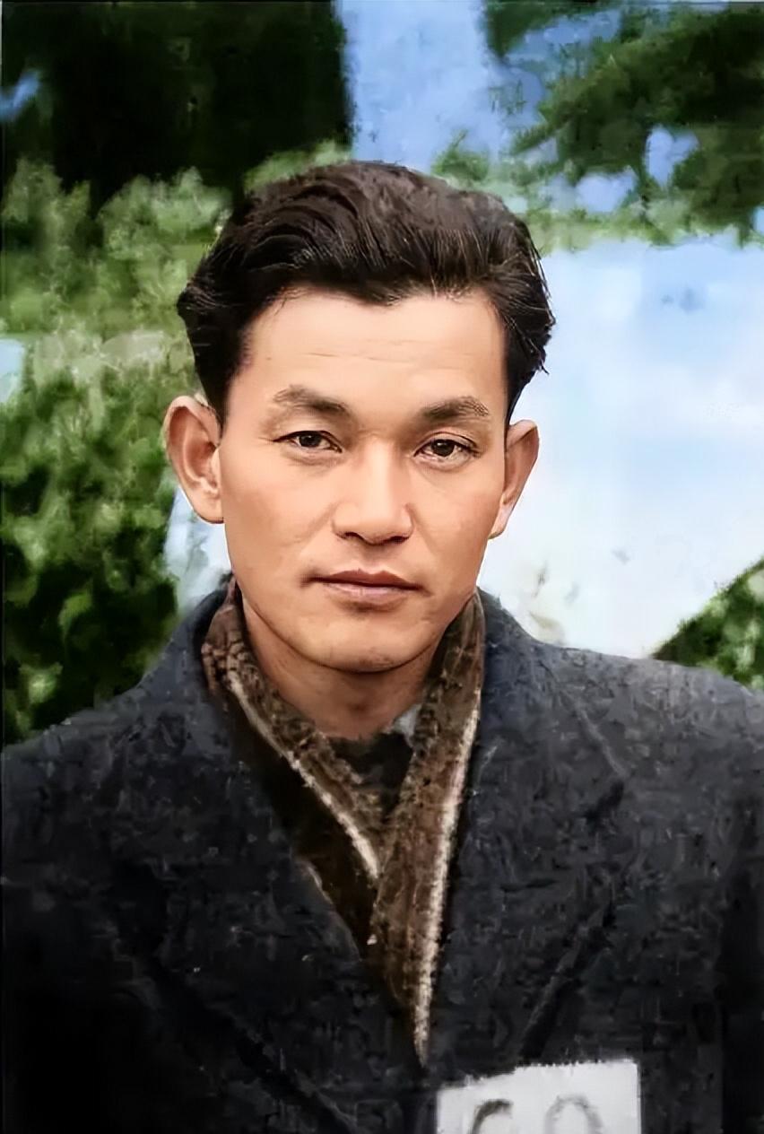 1949年，重庆白市驿机场，毛人凤清点撤离人员，发现手握西南潜伏核心机密的少将李