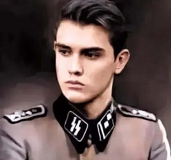 1944年，马克斯·温舍被盟军俘虏。令人意外的是，这位身高1米88的英俊军官因其