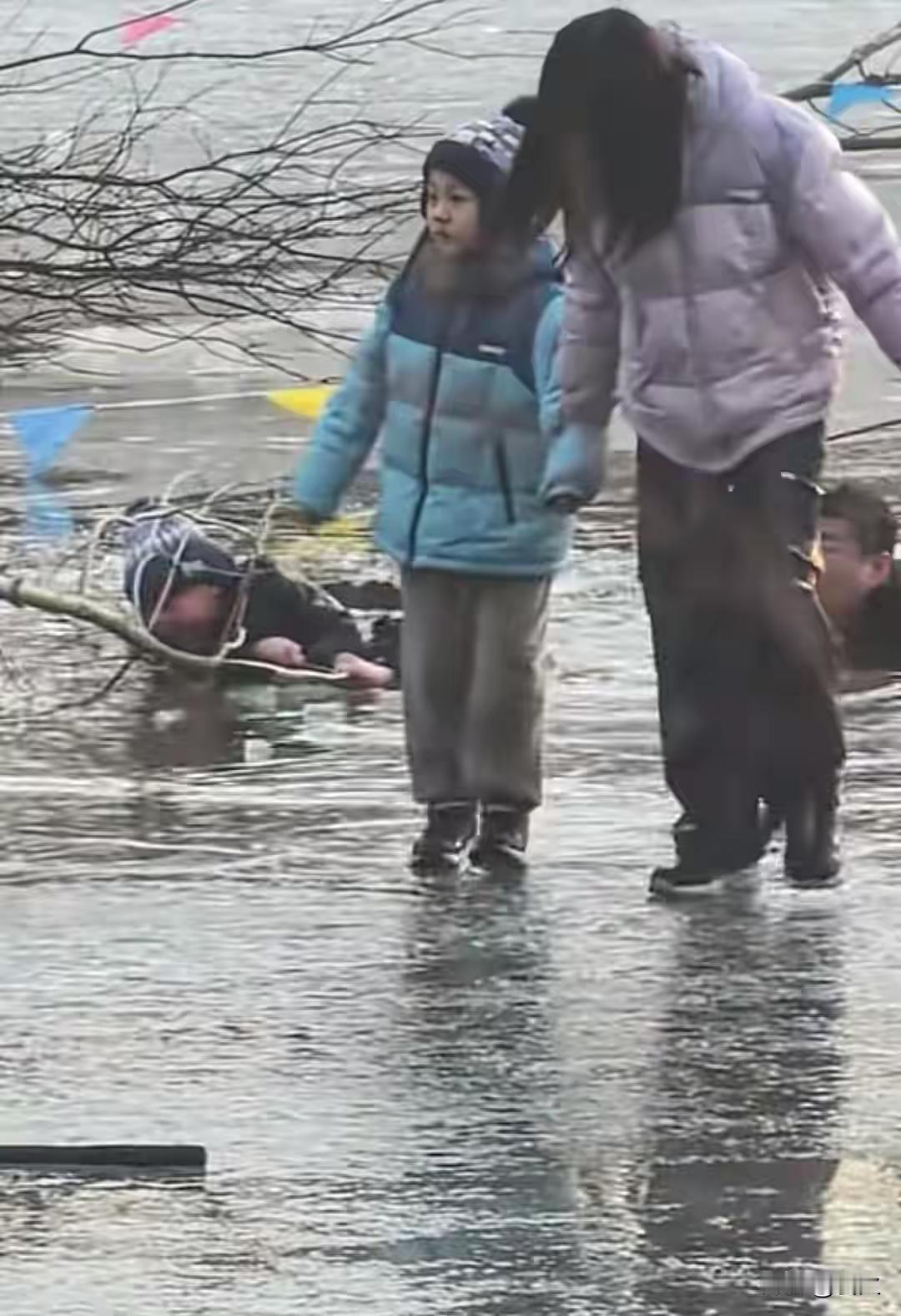 天津冰窟惊魂：救人英雄与冷血看客的冰火两重天!（作者申明:素材来自网络）