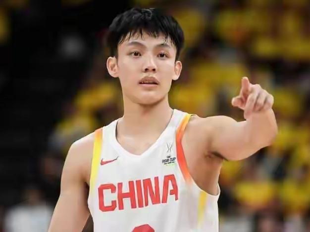 被征召重入国家队？是不是真的？看到这个信息有点意外，后卫线国家队现在并不缺，