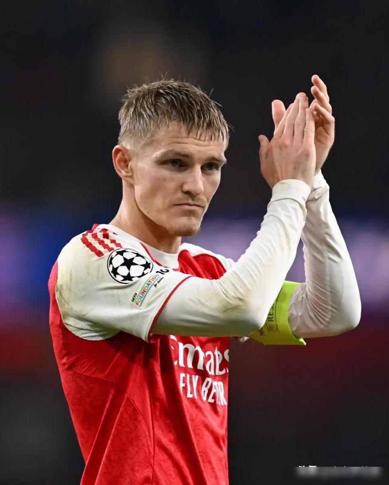 英超今晚阿森纳1：2不敌维拉，球迷给阿森纳这位球员的绰号能把人笑抽了！赛前阿森纳