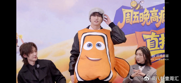 穆祉丞小丑鱼三连拍梦回名场面！穆祉丞直播复刻小丑鱼，三连拍萌到犯规！穆祉丞复刻小