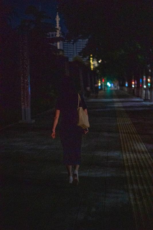 18年前我匿名资助了一个学生，三年后参加完高考，她托班主任给我一个盒子。18