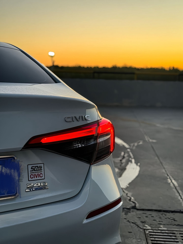 今晚的CIVIC太美了把你认为思域拍照最帅的角度，发出来。夕阳落下的时候拍