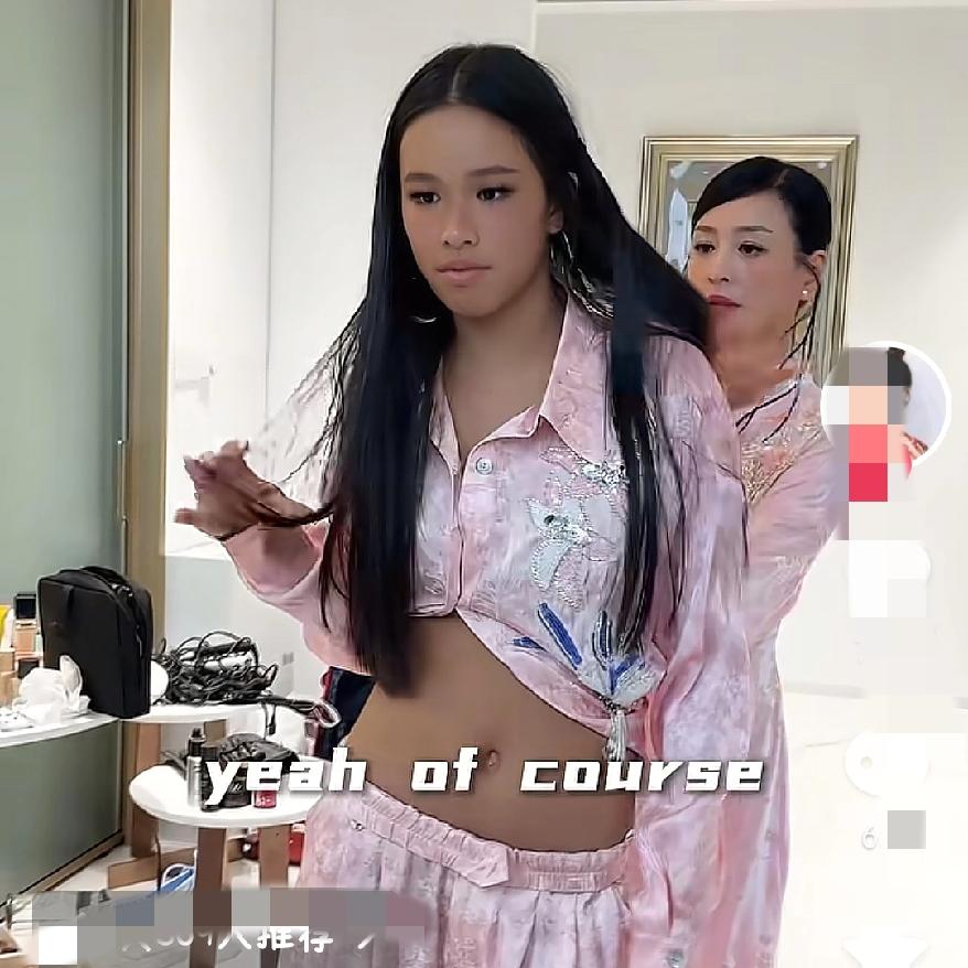 真不行退圈吧张庭一家全家福一曝光，我直接被这基因惊到了！13岁儿子180cm