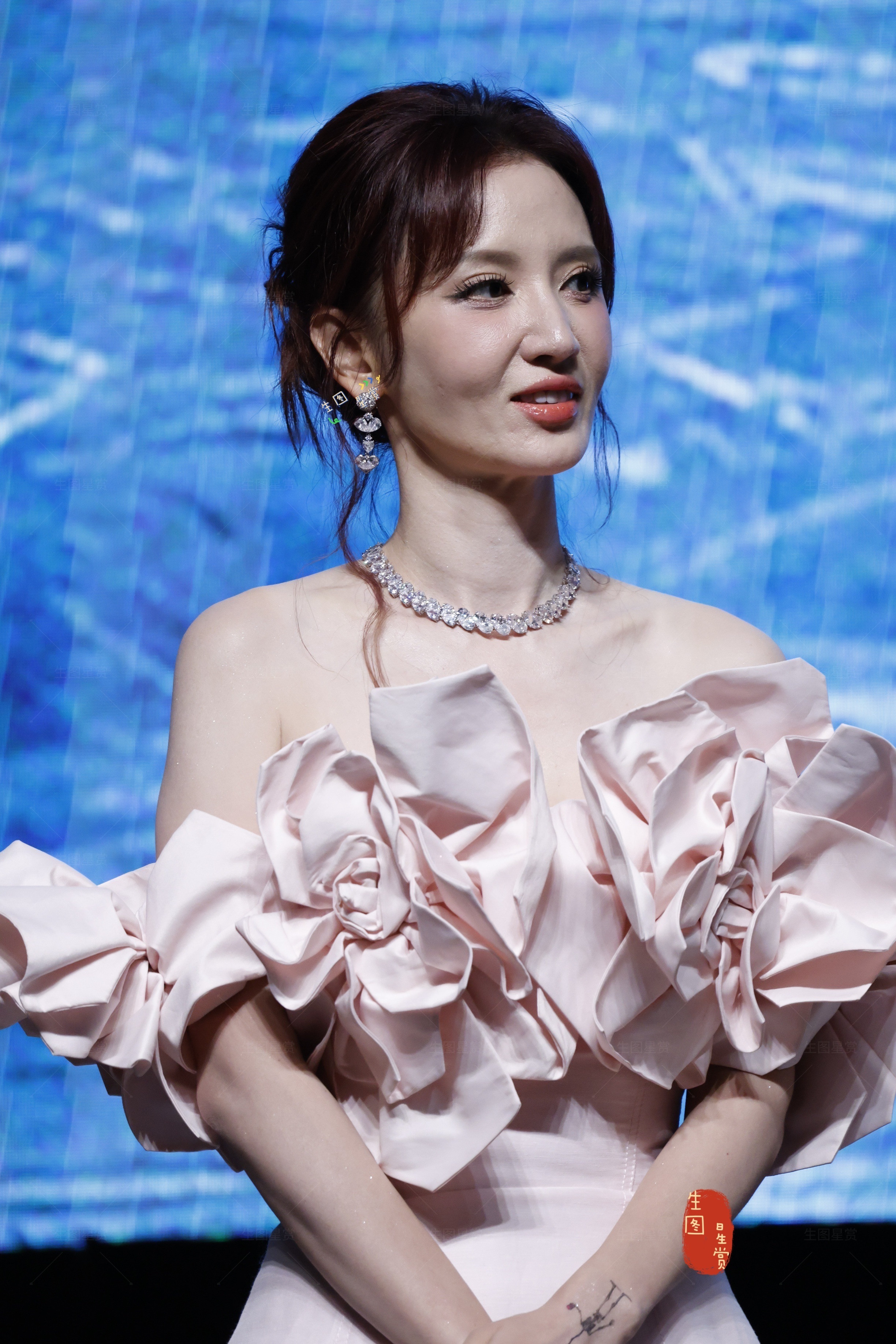 玫粉系张萌，早春花开般绚丽🌸萌姐耀客香港片单会机位二生图