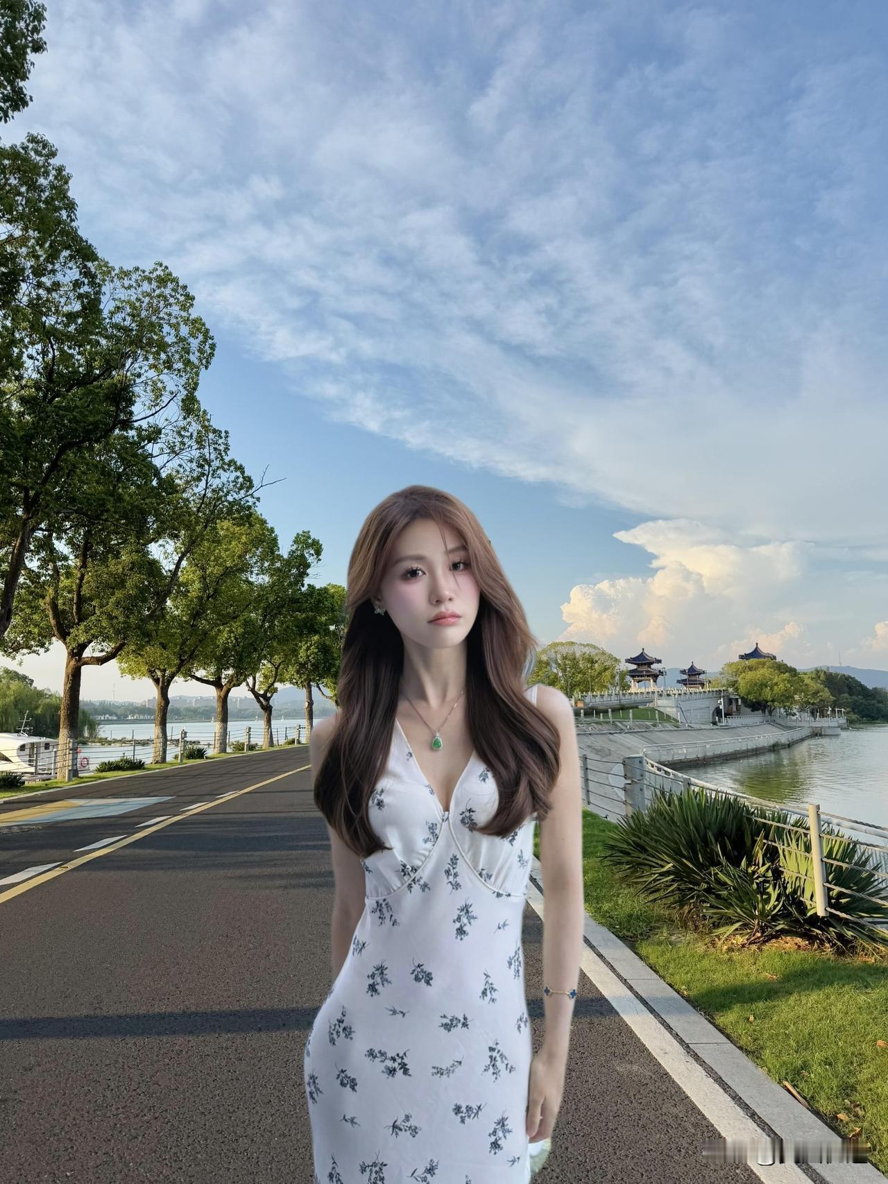 夏日清新穿搭，漫步湖畔，感受自然之美。