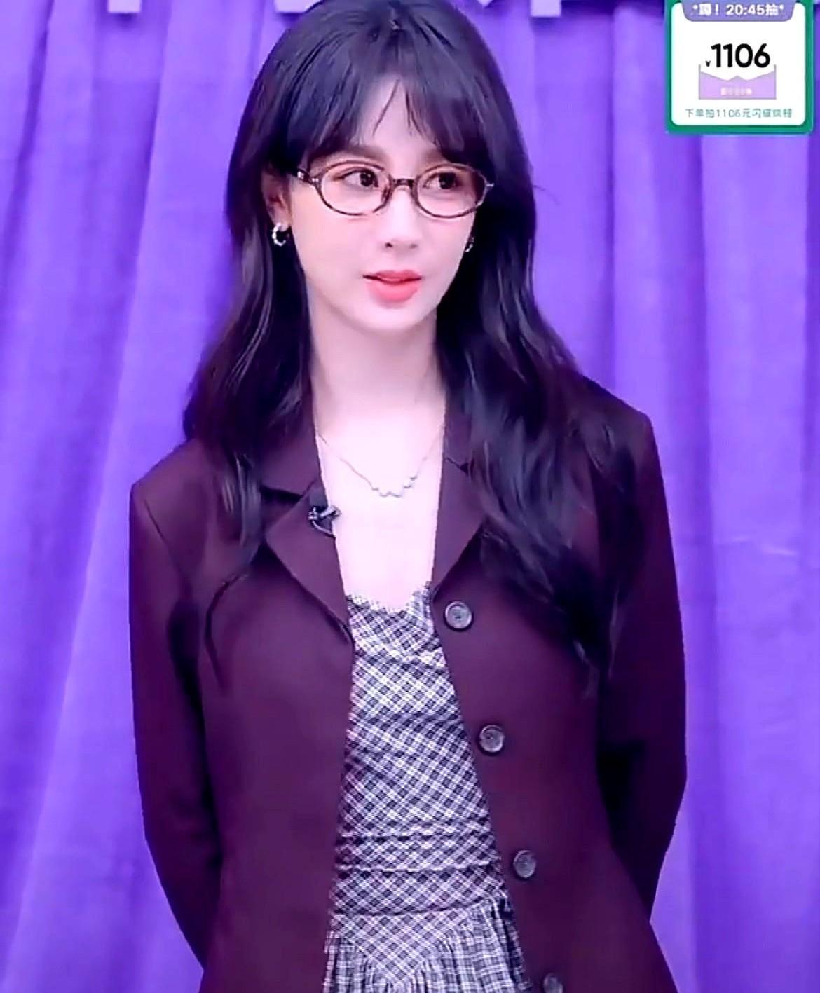 杨紫在横店片场过圣诞节，不是休假，是已经进组了。《长相思》收官不到四个月，她的