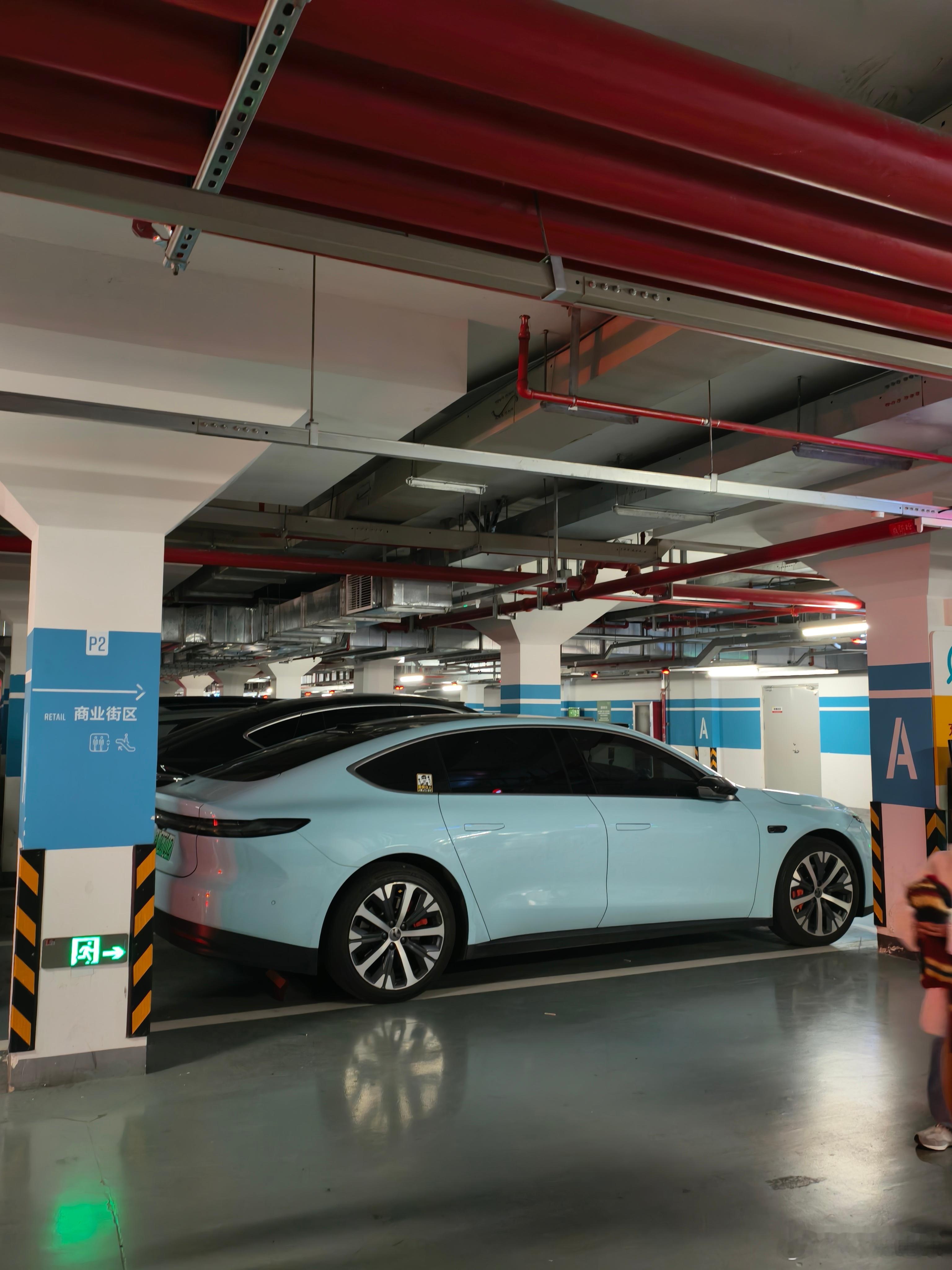 宝宝蓝的ET7看起来还是稍微有点奇怪的