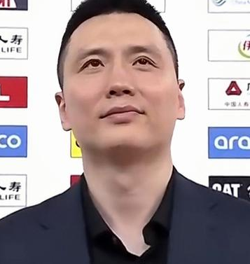 上海男篮主教练卢伟称赞张镇麟，上海男篮战胜深圳赛后，卢伟是称赞张镇麟，他表示：这