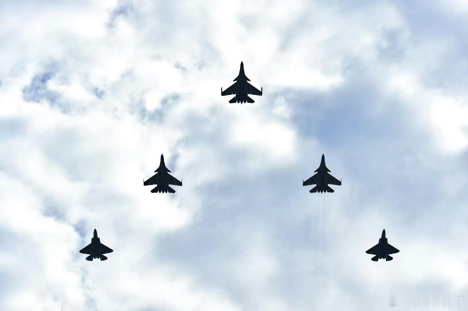 空中梯队这样看真震撼啊就是……说好的新的空中战略投送力量呢？？？