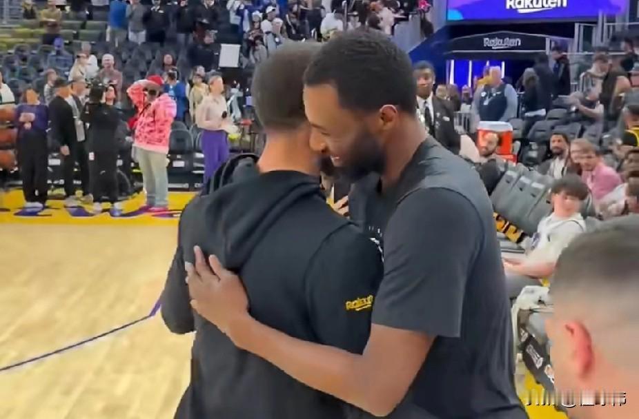 让人动容！嘴哥威金斯谈库里：“我很感谢库里。”“他让我体验到总冠军的美妙