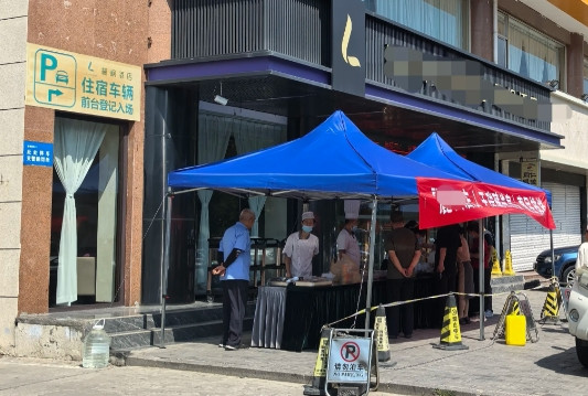 一道禁酒令，令无数酒店失去昔日的喧嚣繁华，事实证明支撑酒店繁荣的，正是公职人员的