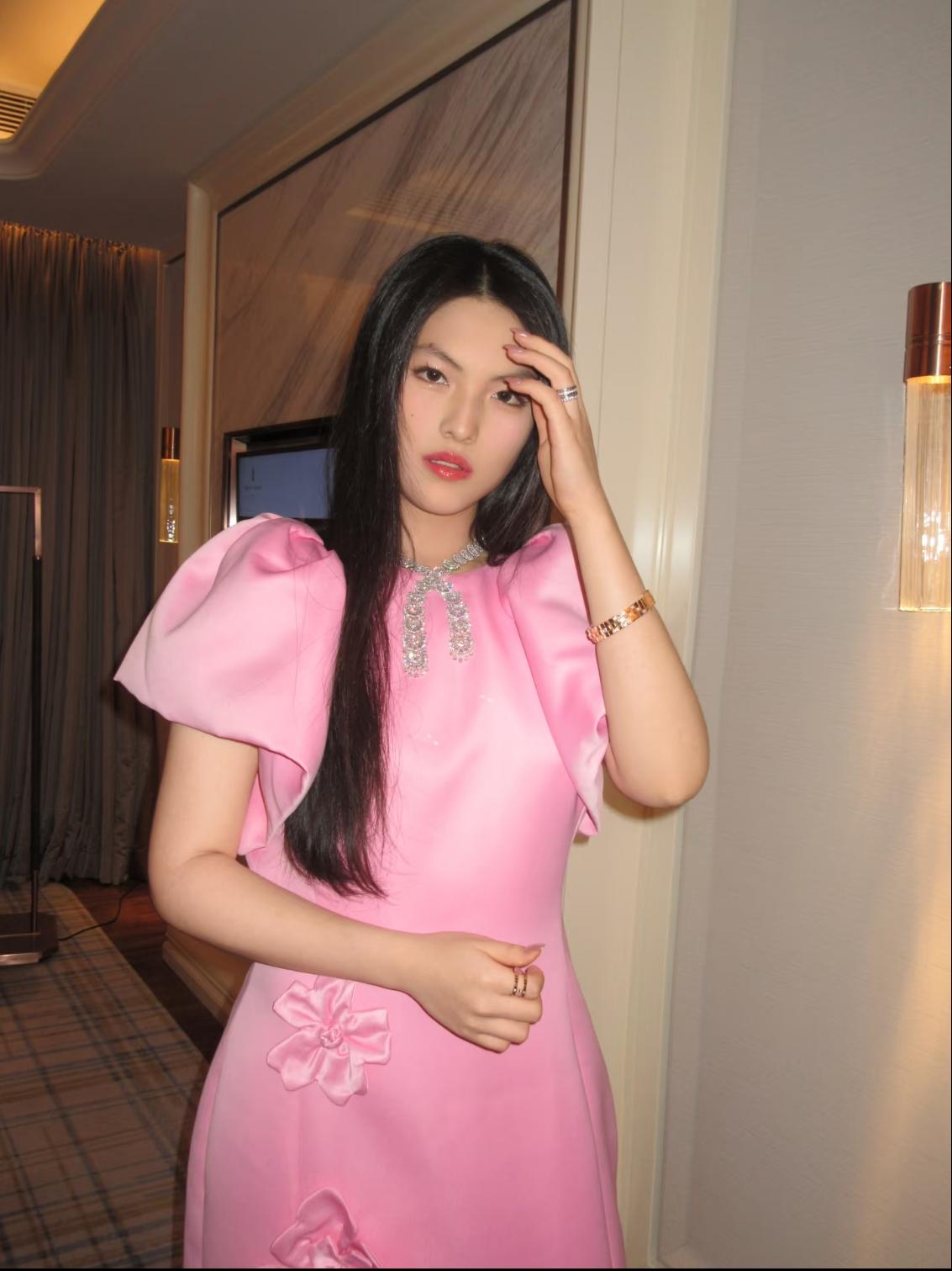 有些女孩子天生就没有少女期。你就说国际名媛王诗龄吧。她是2009年10月