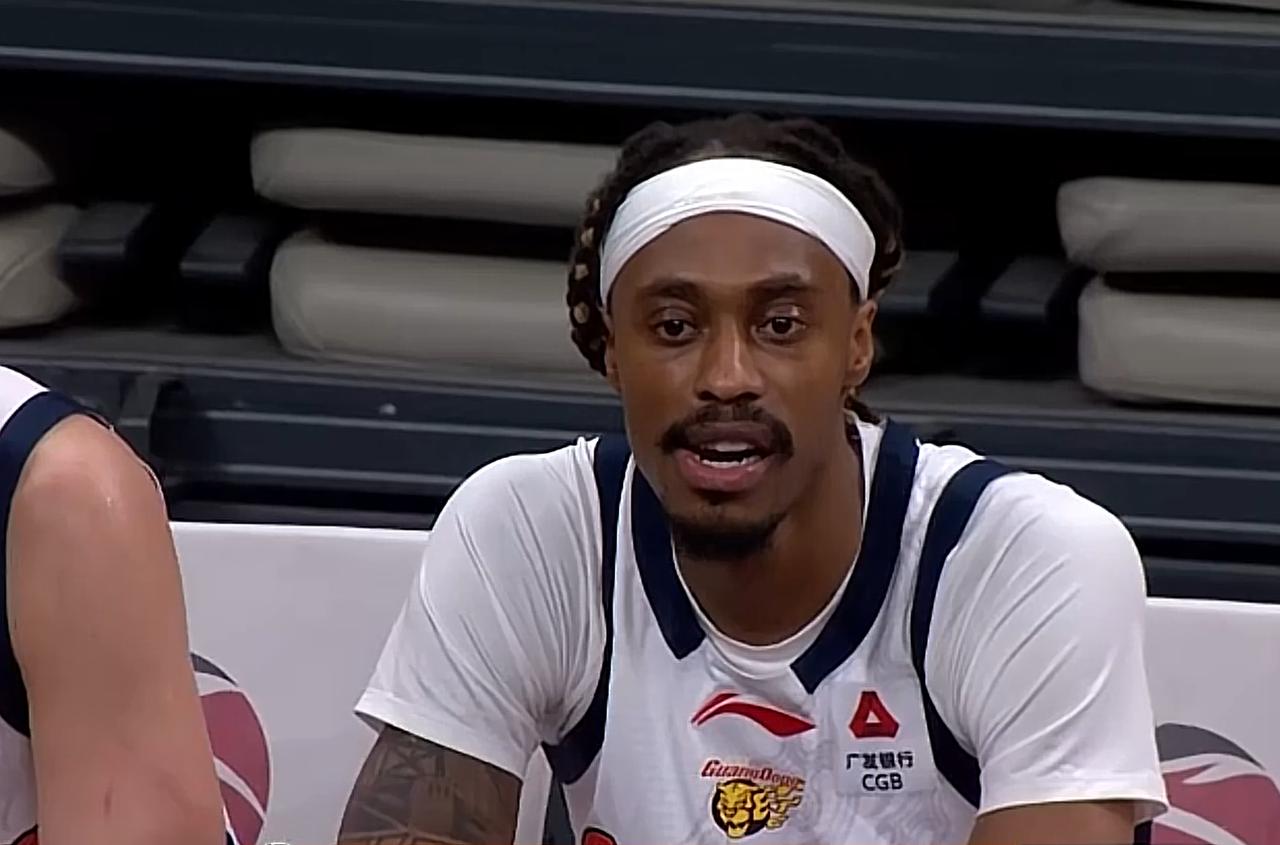 输上海16分！揪出1个表现最差之人，8中1，坑惨了广东队CBA常规赛第29轮，