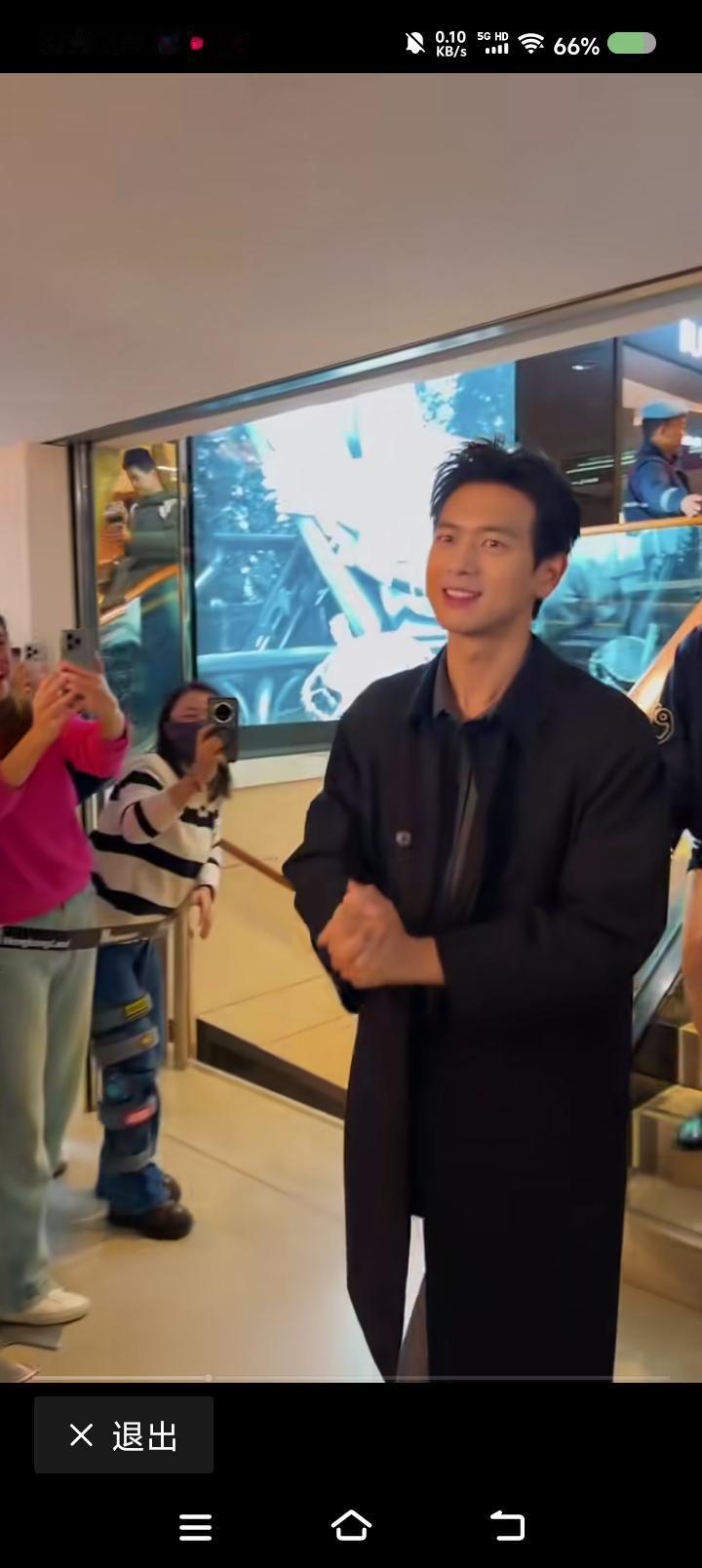 李现，是一线演员吗？——网上视频：李现在香港参加活动，粉丝云集、尖叫。