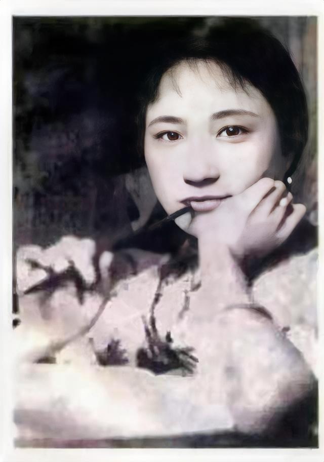 蒋介石晚年一心扶持蒋经国上位，没想到蒋纬国却掌握了军队，最终为了避免兄弟自相残杀