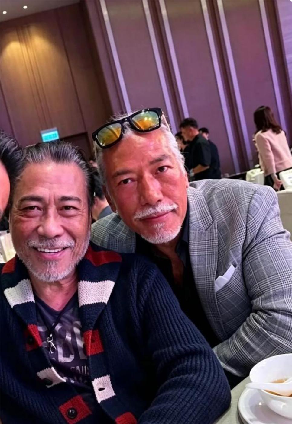 看过很多他俩的戏，以为都是同一人，没想到他俩是亲兄弟。